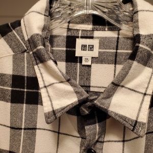 Uniqlo cotton plaid button down shirt